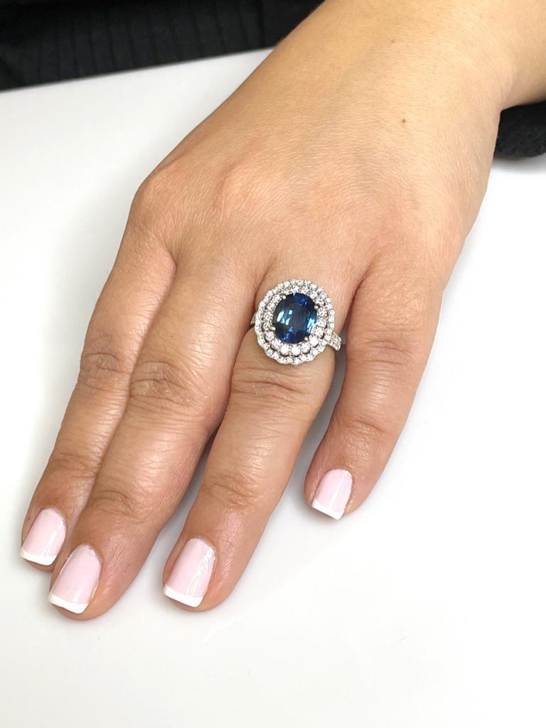 18K White Gold Oval Cut Blue Sapphire Diamond Ring 4