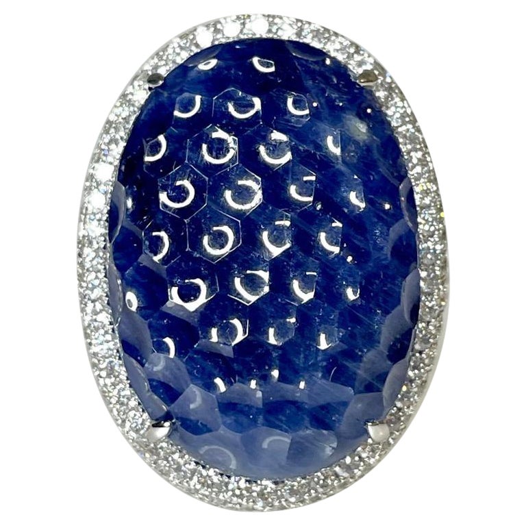 Anillo de diamantes con zafiro azul talla oval en oro blanco de 18k en venta