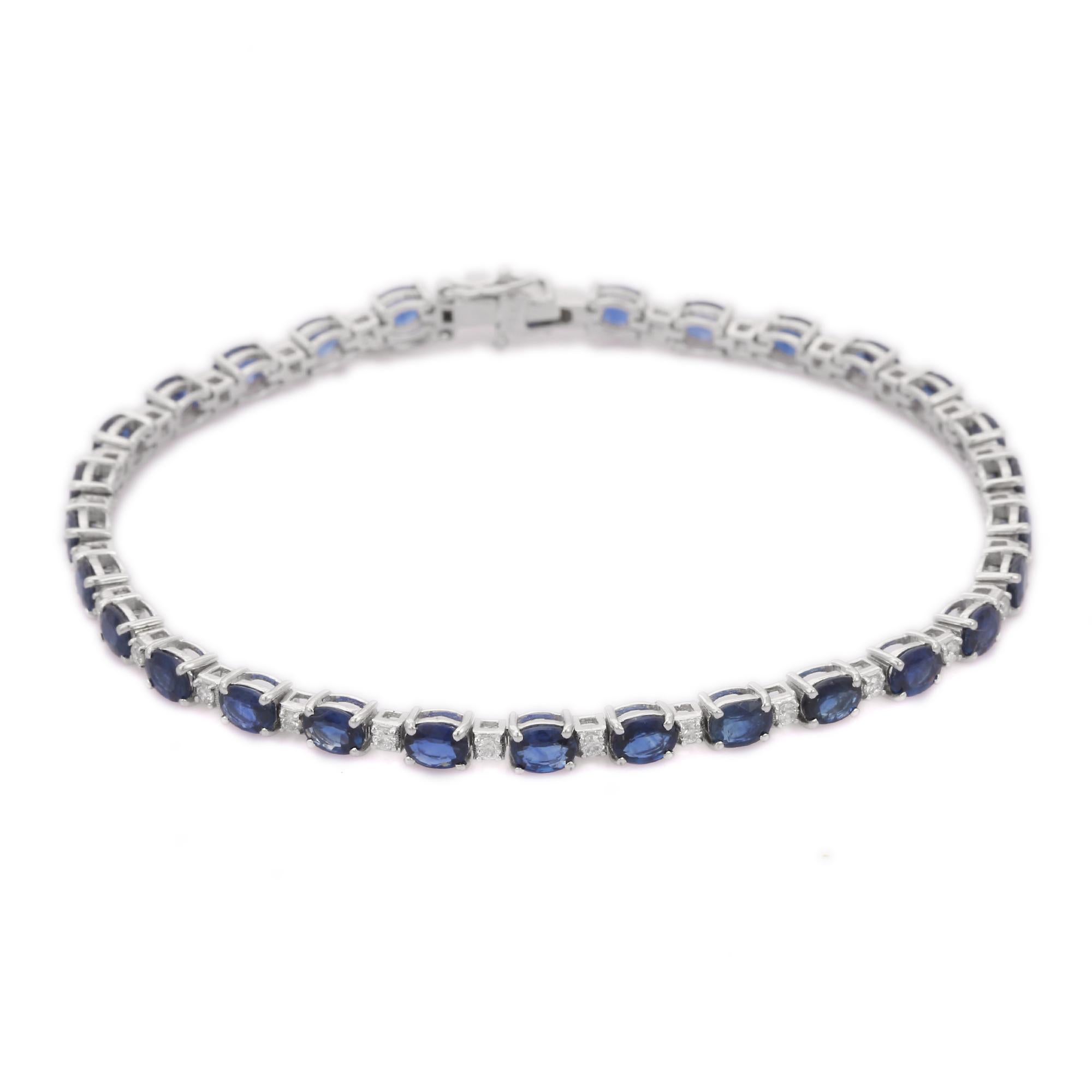 Moderne Bracelet tennis en or blanc 18 carats avec saphirs bleus de taille ovale et diamants, cadeau pour elle en vente