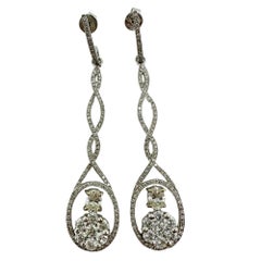 Pendientes de gota de diamante talla oval en oro blanco de 18 quilates