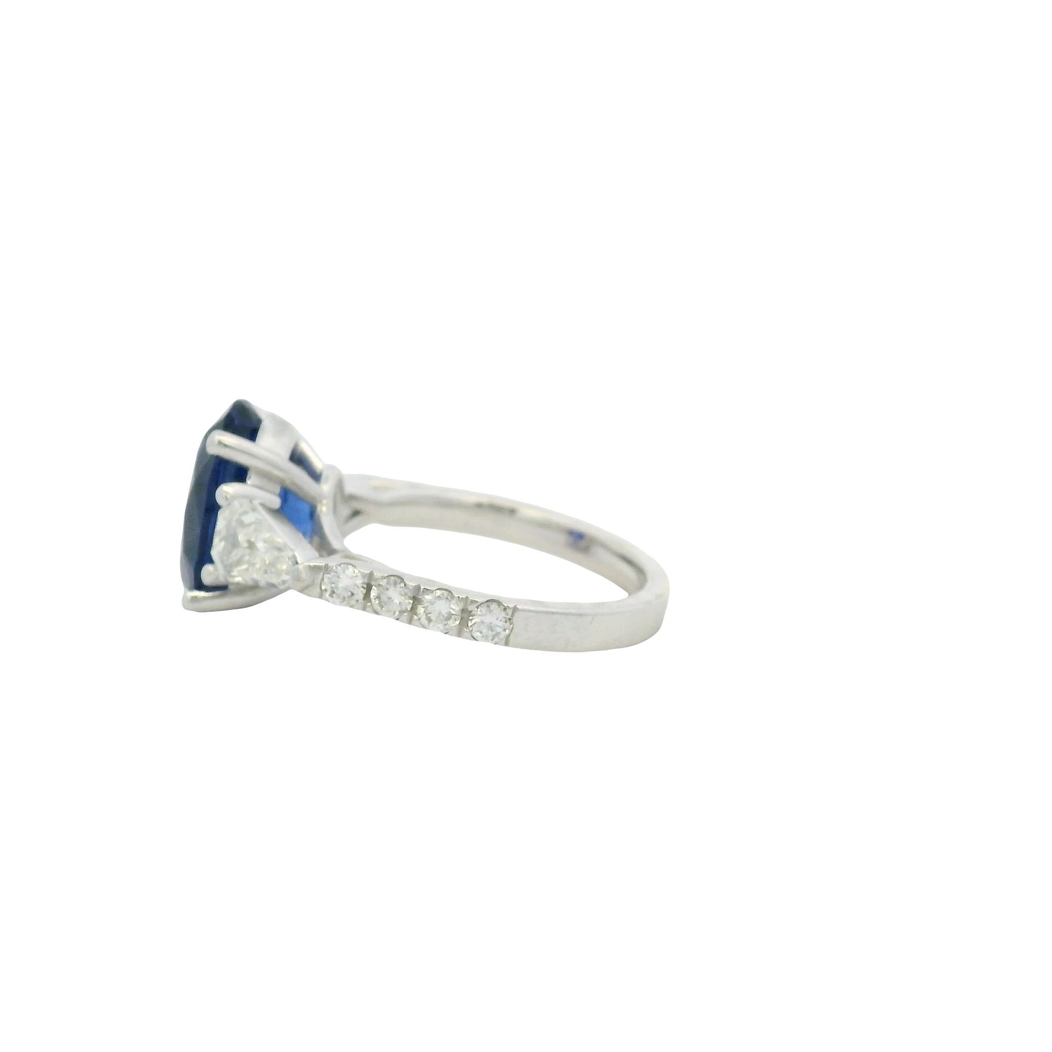 18k Weißgold Ovalschliff Tansanit & runder und Baguette Diamant Cocktail Ring im Zustand „Neu“ im Angebot in Boca Raton, FL