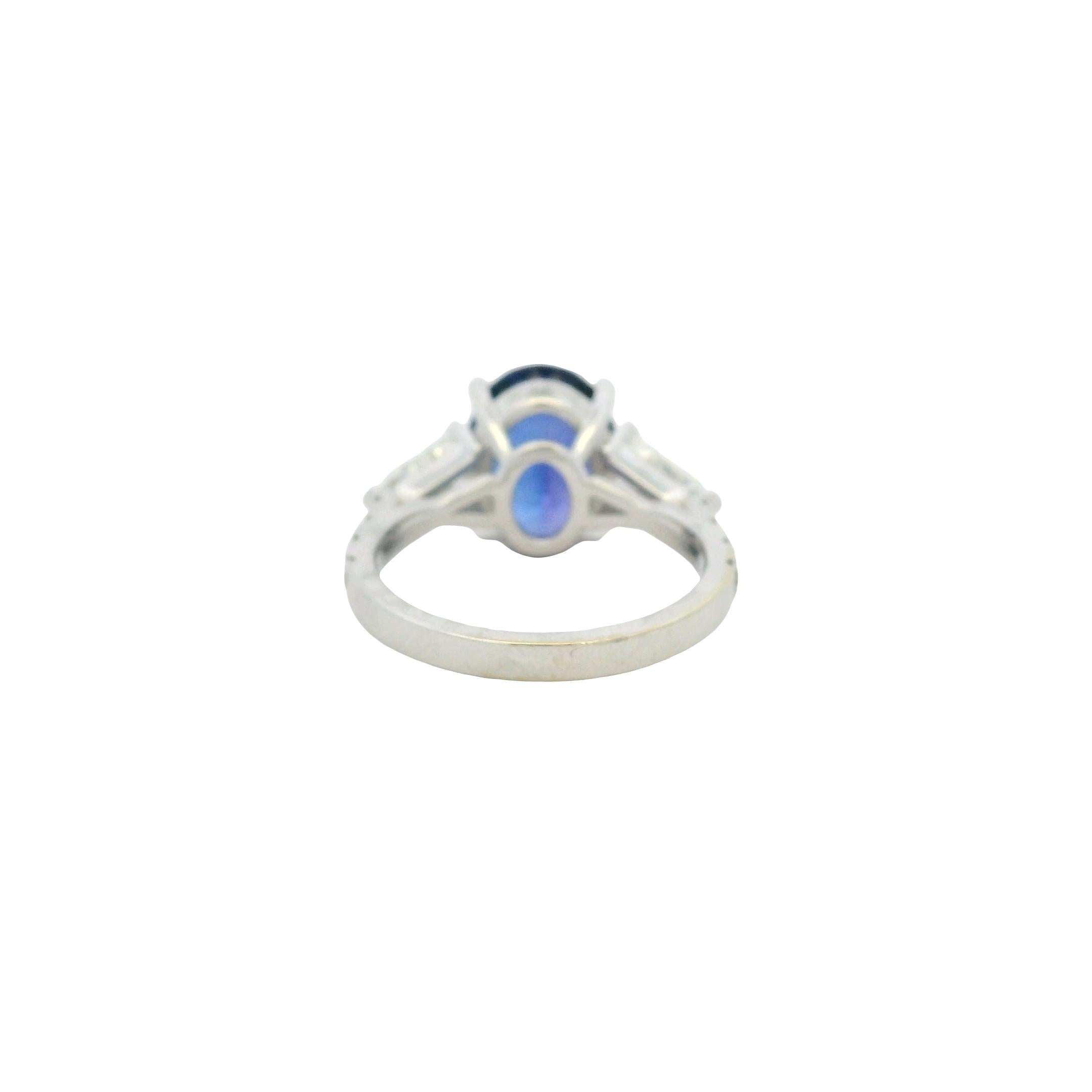 18k Weißgold Ovalschliff Tansanit & runder und Baguette Diamant Cocktail Ring Damen im Angebot