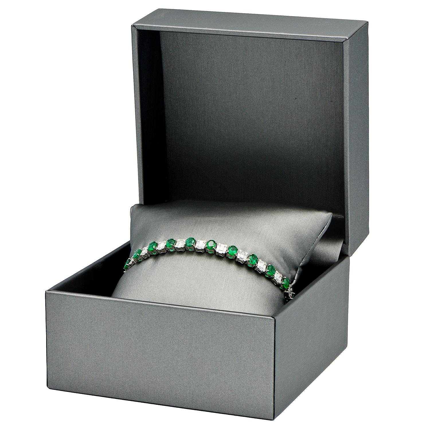 Contemporary 18K White Gold Oval Green Emerald and Illusion Emerald Diamond Bracelet For Sale
