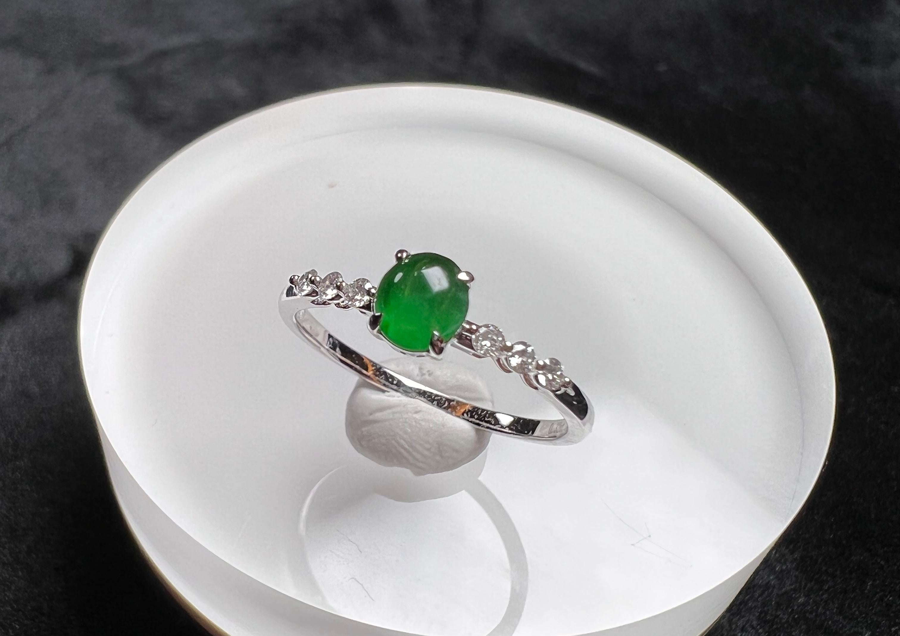 18K White Gold Oval Green Jadeite Round Brilliant Diamond Ring, Engagement Ring

Size M 1/2 (UK) / 6.5 (US)
Circumference (approx.): 53mm
Diameter (approx.): 16.9mm

Total weight (approx.): 1.6g
Main stone (green jadeite) measurement (approx.):