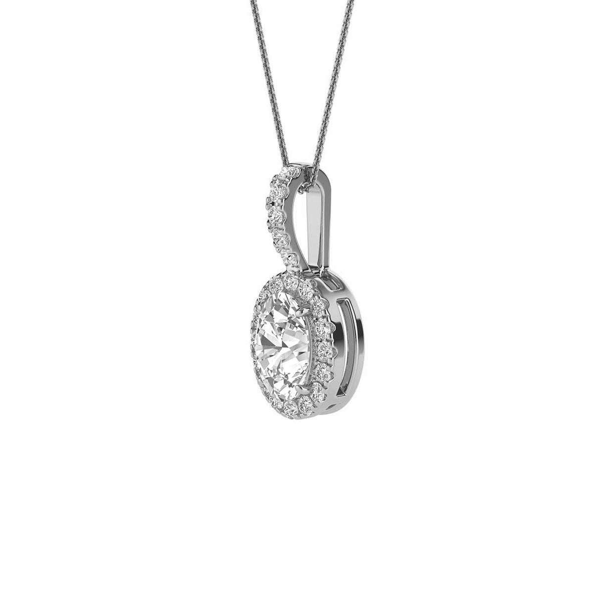 Ce pendentif délicat présente un diamant de forme ovale d'un poids total d'environ 0,47 carat (6 mm x 4 mm) entouré d'un halo de 21 diamants ronds parfaitement assortis d'un poids total d'environ 0,12 carat. Le pendentif mesure 15 mm de long et 7 mm