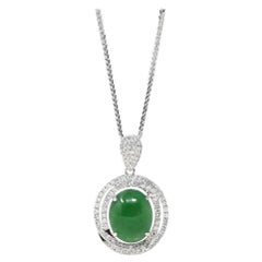 Collana con cabochon ovale di giada Imperial Gold in oro bianco 18 carati e diamanti