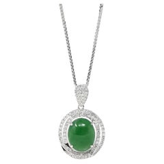 Ovaler kaiserlicher Jadeit-Jade-Cabochon-Halskette aus 18 Karat Weißgold mit Diamanten