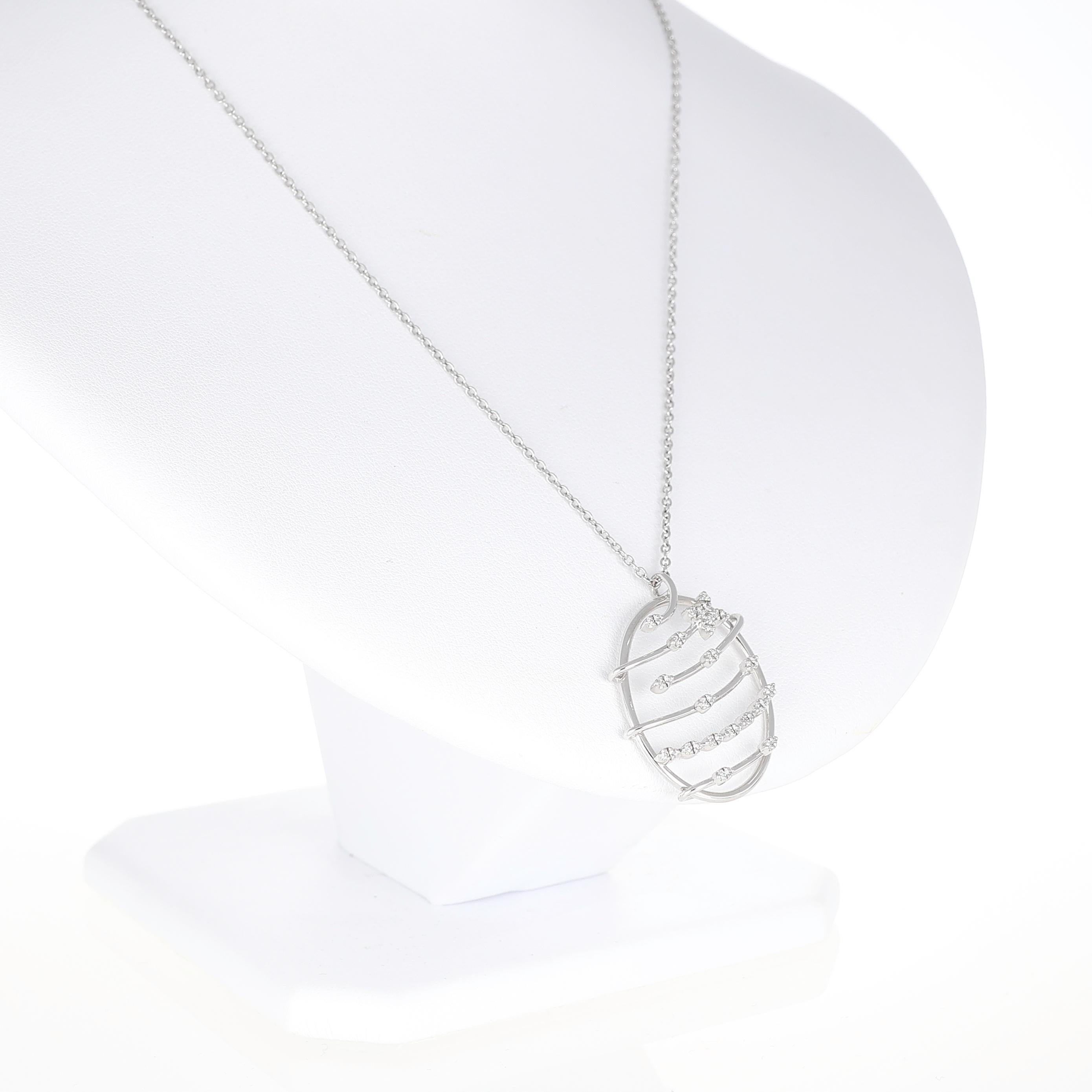 da uomo o donna Ciondolo ovale in oro bianco 18K con fiore di diamante in vendita