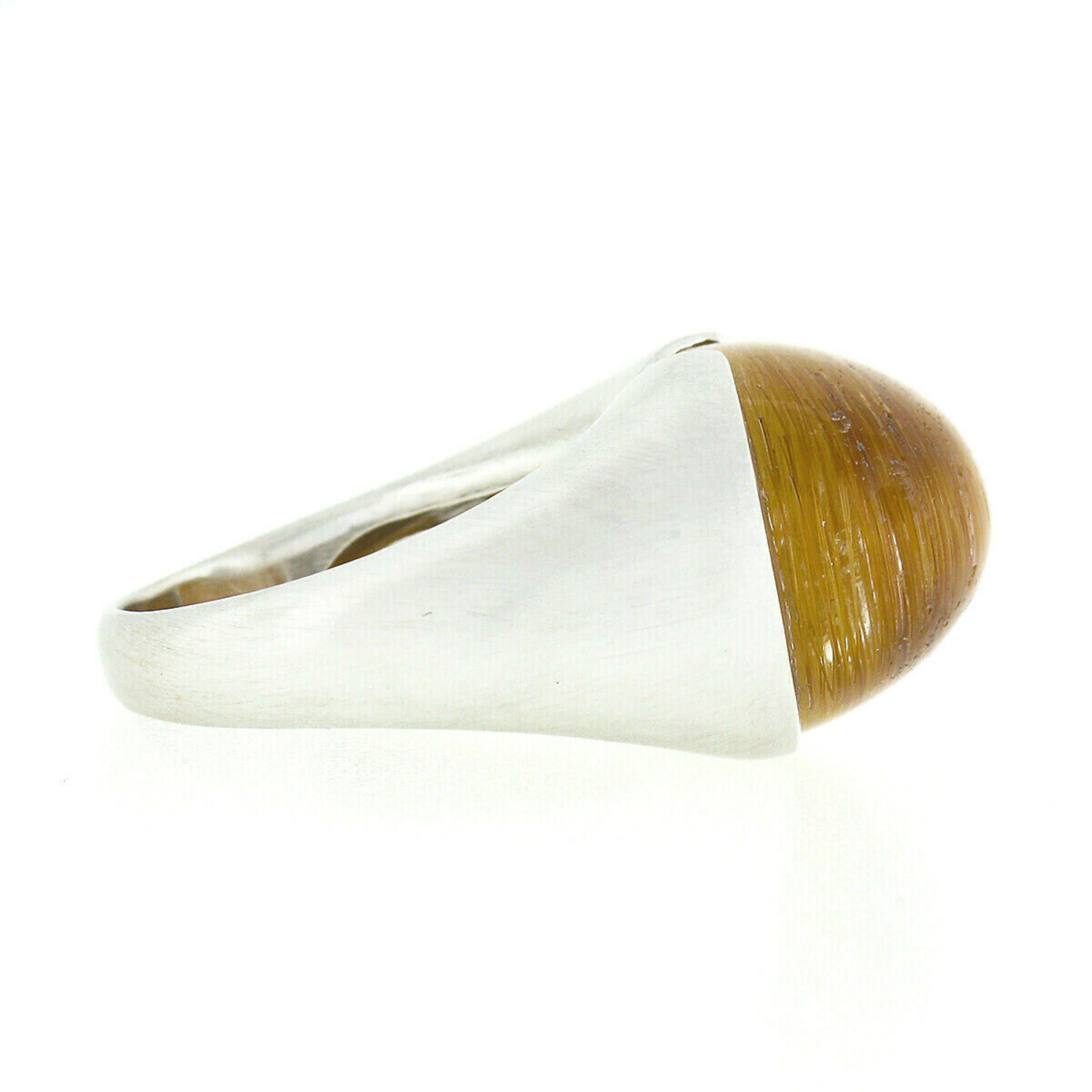 Bague cocktail solitaire en or blanc 18 carats à quartz rutile ovale avec finition brossée en vente 3