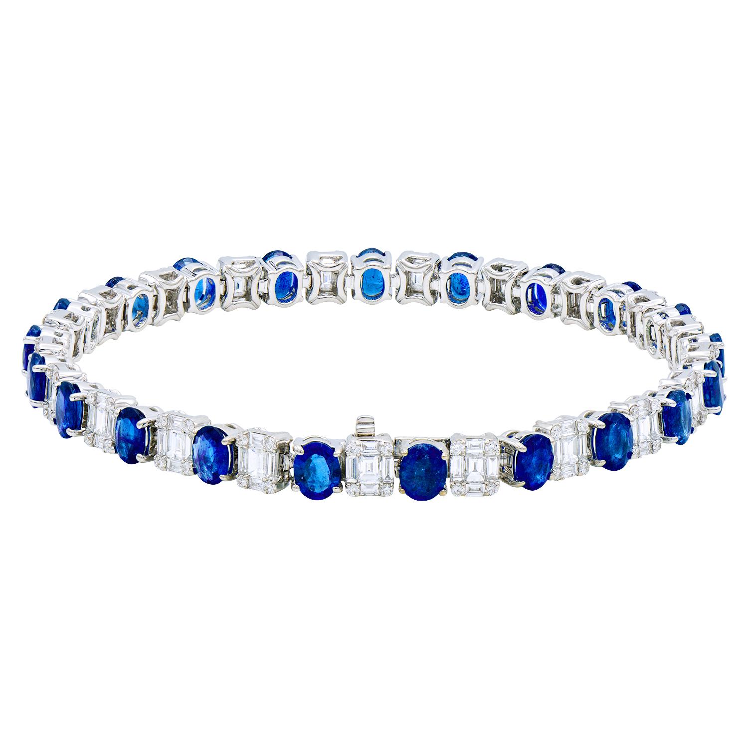 18K White Gold Oval Sapphire and Illusion Emerald Diamond Bracelet In New Condition For Sale In Great Neck, NY