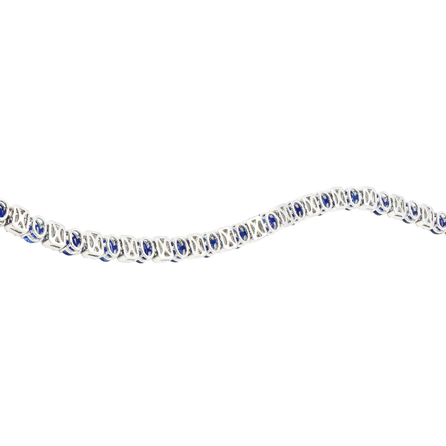18K White Gold Oval Sapphire and Illusion Emerald Diamond Bracelet For Sale 1