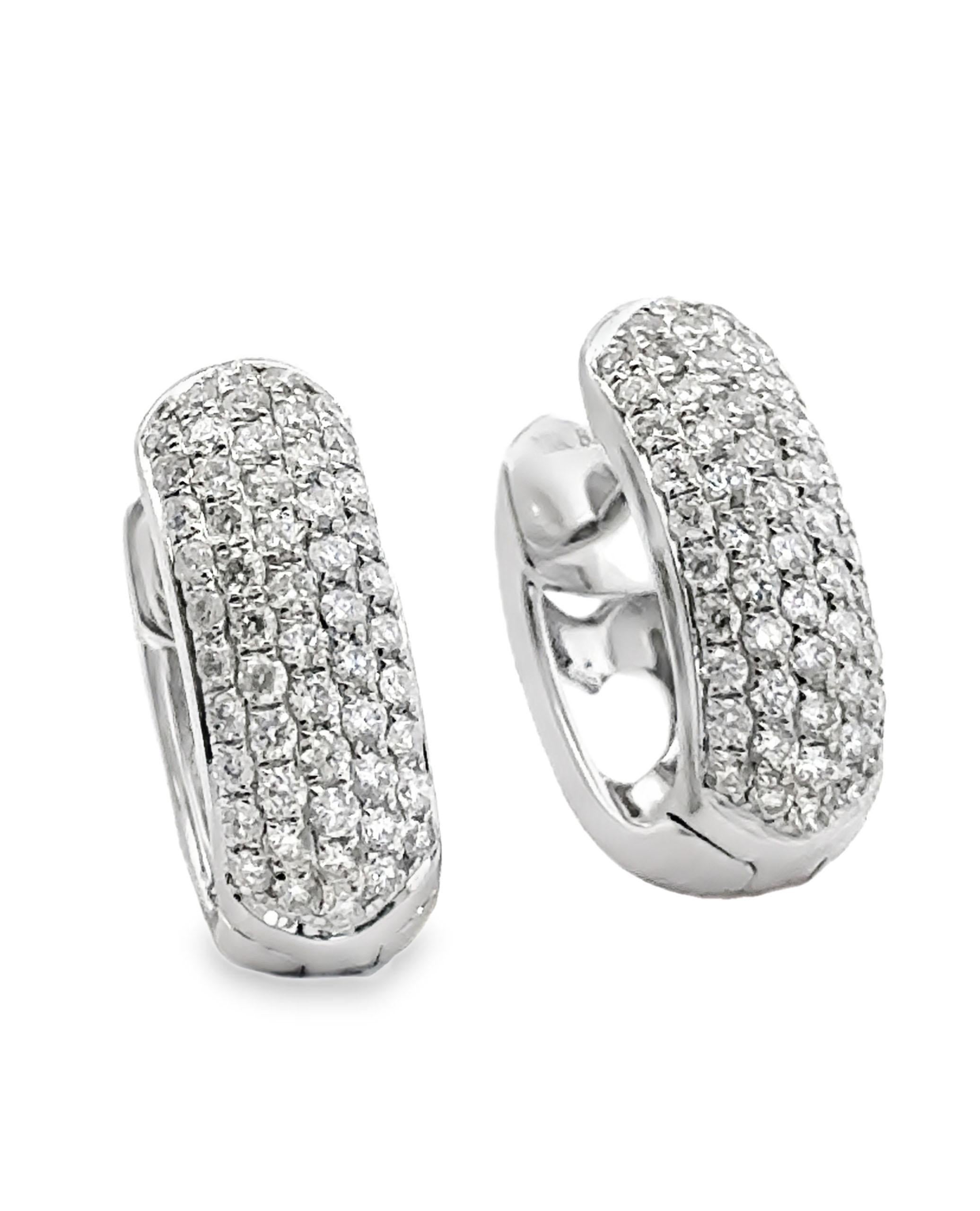 Taglio brillante Orecchini Huggie con diamanti ovali in oro bianco 18 carati in vendita
