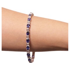 Bracelet en or blanc 18 carats, saphir de forme ovale Cts 8,88 et diamants baguettes