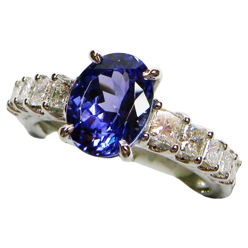 18k White Gold Oval Tanzanite Cts 2.12 Diamond Engagement Ring en vente