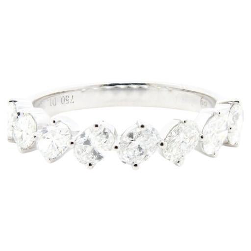 Alianza de boda ovalada de oro blanco de 18 quilates -Anillo ovalado fuera de ángulo en venta
