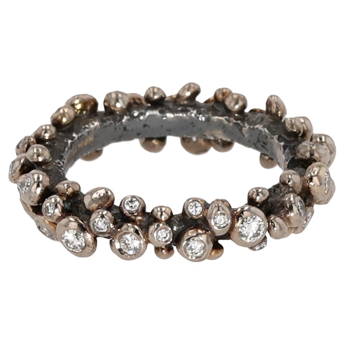 18K White Gold / Oxidized Silver Round Brilliant Cut Diamond Ring. Size 5.5