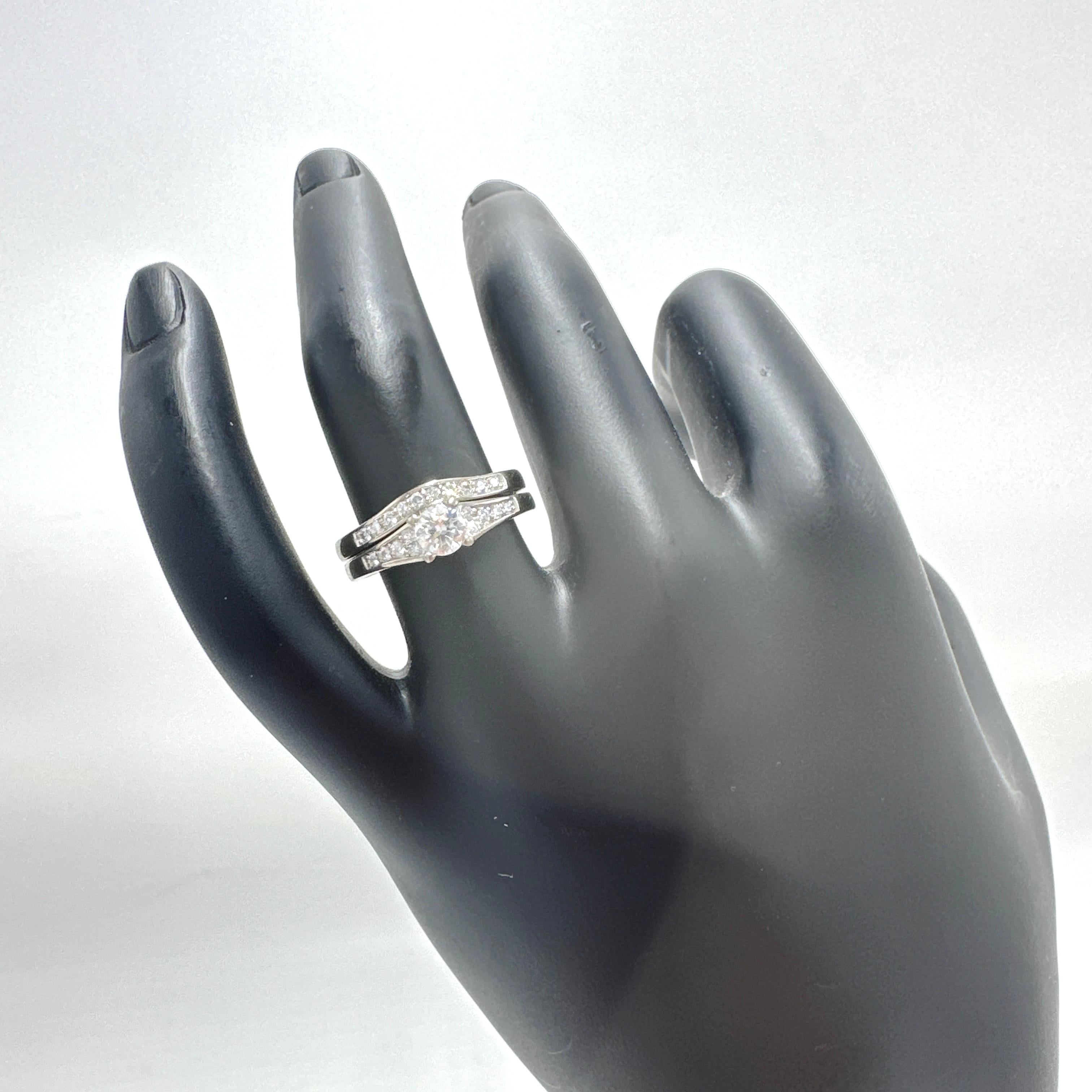 18 Karat Weißgold/Palladium-Mischung Natürlicher Diamant Verlobungsring-Set. 0,71TCW Damen