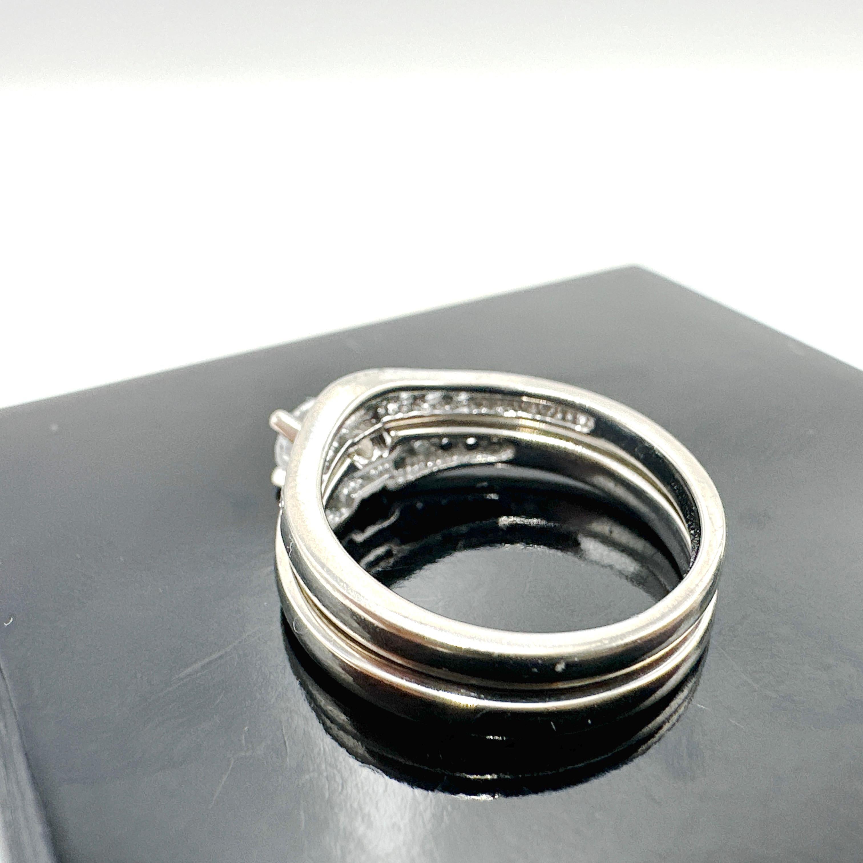 18 Karat Weißgold/Palladium-Mischung Natürlicher Diamant Verlobungsring-Set. 0,71TCW 3