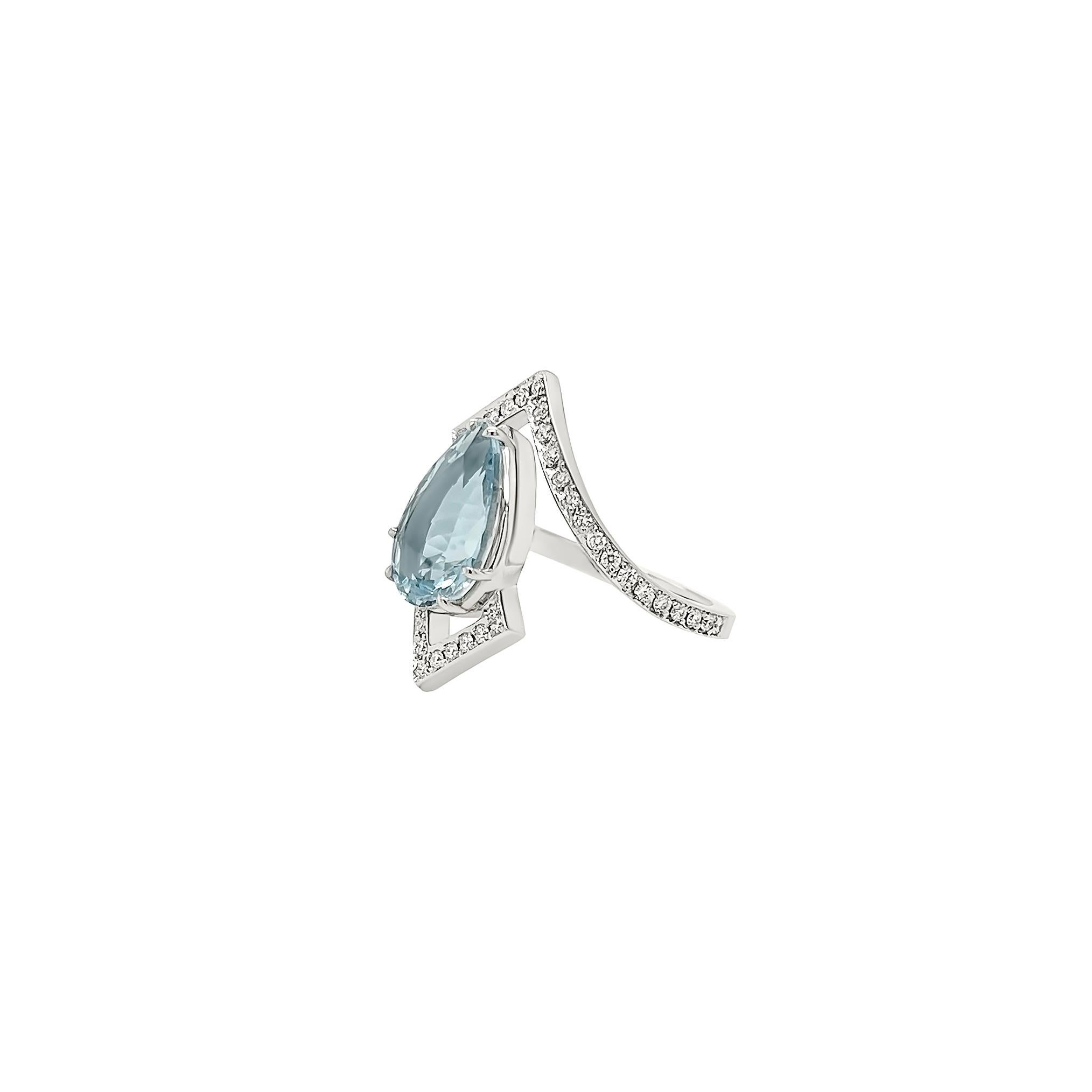 This stunning aquamarine and diamond ring features a natural 2.91ct brilliant cut pear-shaped aquamarine. The intricate cut of the center stone ensures that the light reflects from every angle showing off its beautiful soft blue. The sparkling