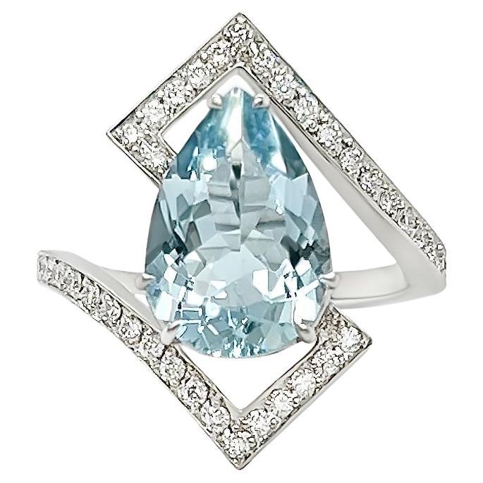 18K White Gold Palladium Ring Set with White Diamonds & Aquamarine For Sale