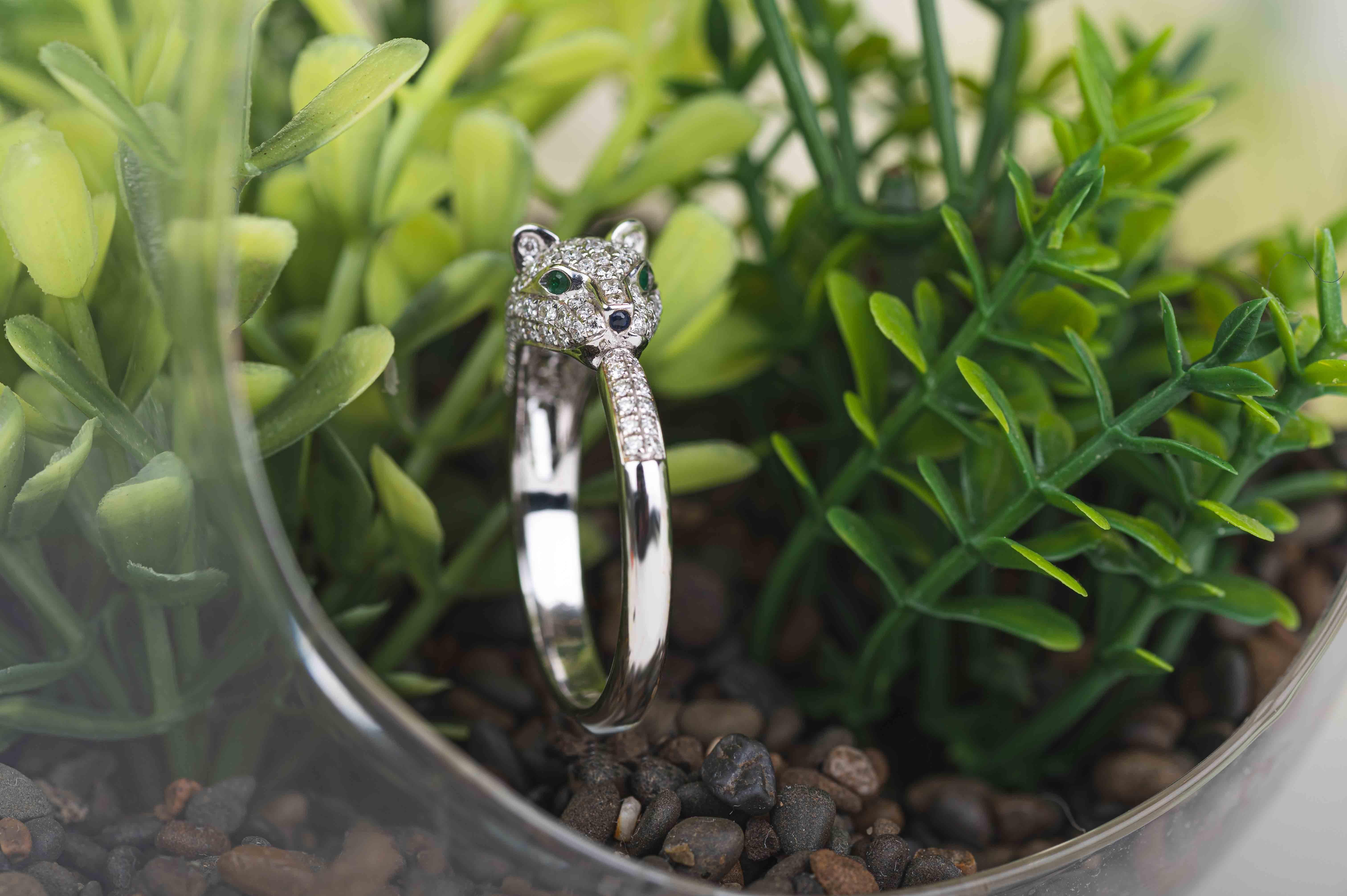For Sale:  18K White Gold Panther Animal Cocktail Ring with Emerald, Sapphire and Diamonds 6