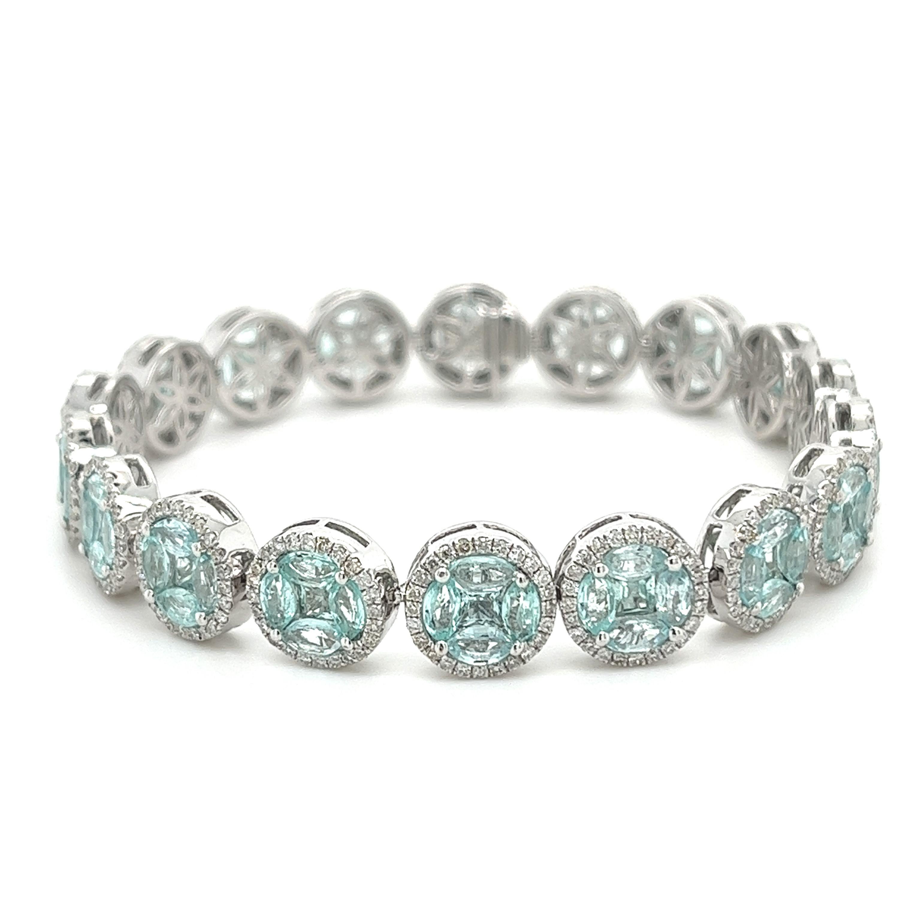 Bracciale con tormalina Paraiba in oro bianco 18 carati

432 diamanti - 2,120 carati
72 Paraiba - 10.160CT
18 Paraiba - 2.260CT
Oro bianco 18 carati - 20,610 GM

L'incastonatura in oro bianco 18 carati offre una cornice elegante e senza tempo,