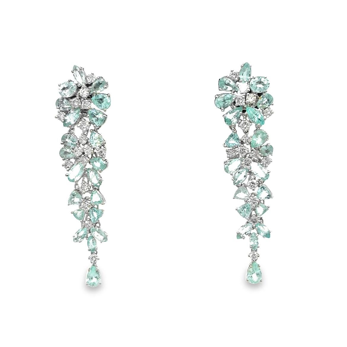 Moderno Orecchini a goccia con tormalina Paraiba in oro bianco 18 carati e diamanti in vendita
