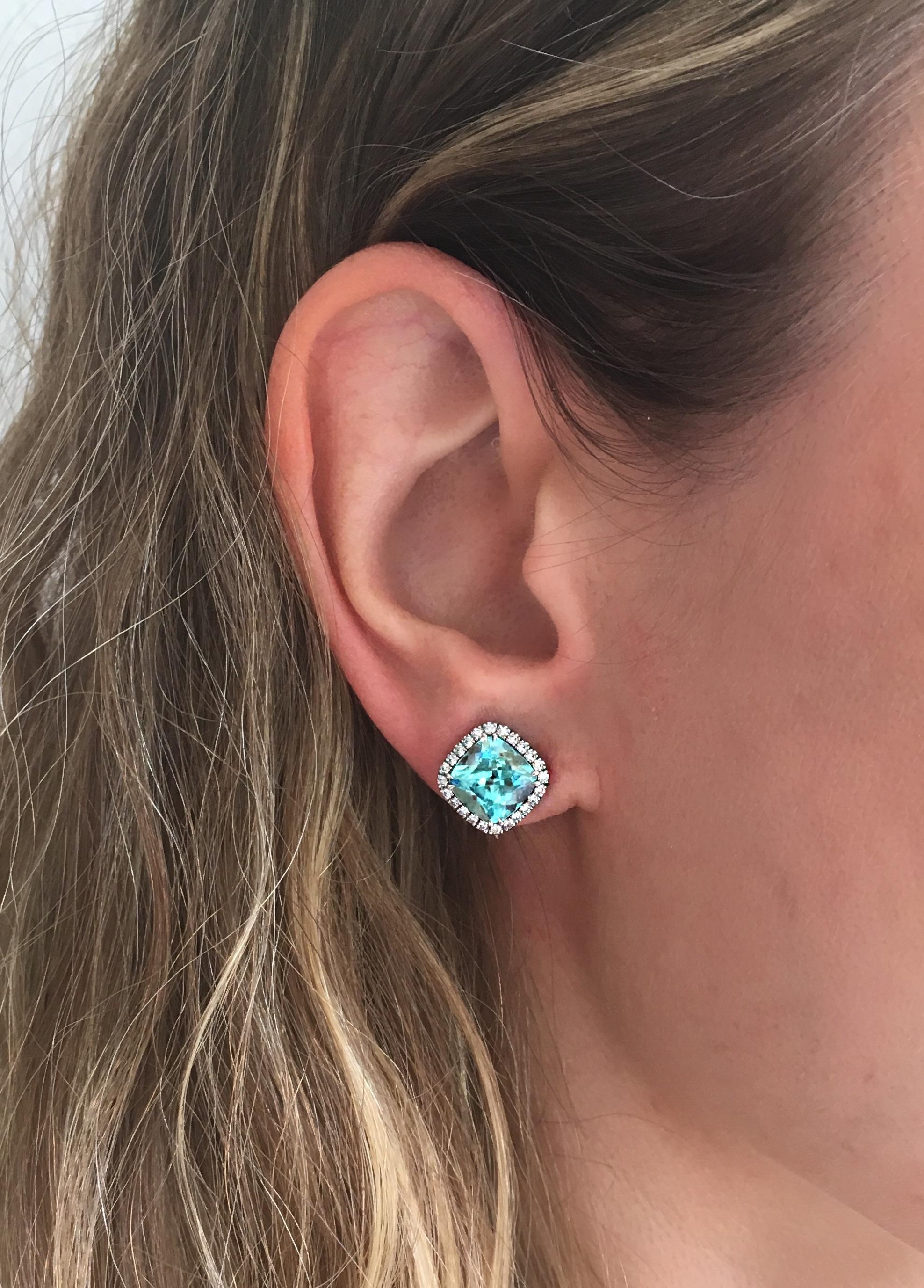 18 Karat White Gold Paraiba Tourmalines 14.49 Carat Diamond Entourage Earrings In New Condition In Zurich, CH