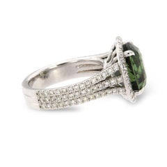 Anello con diamanti in oro bianco 18 carati certificato GIA con alessandrite ovale aureolata da 6,65 carati