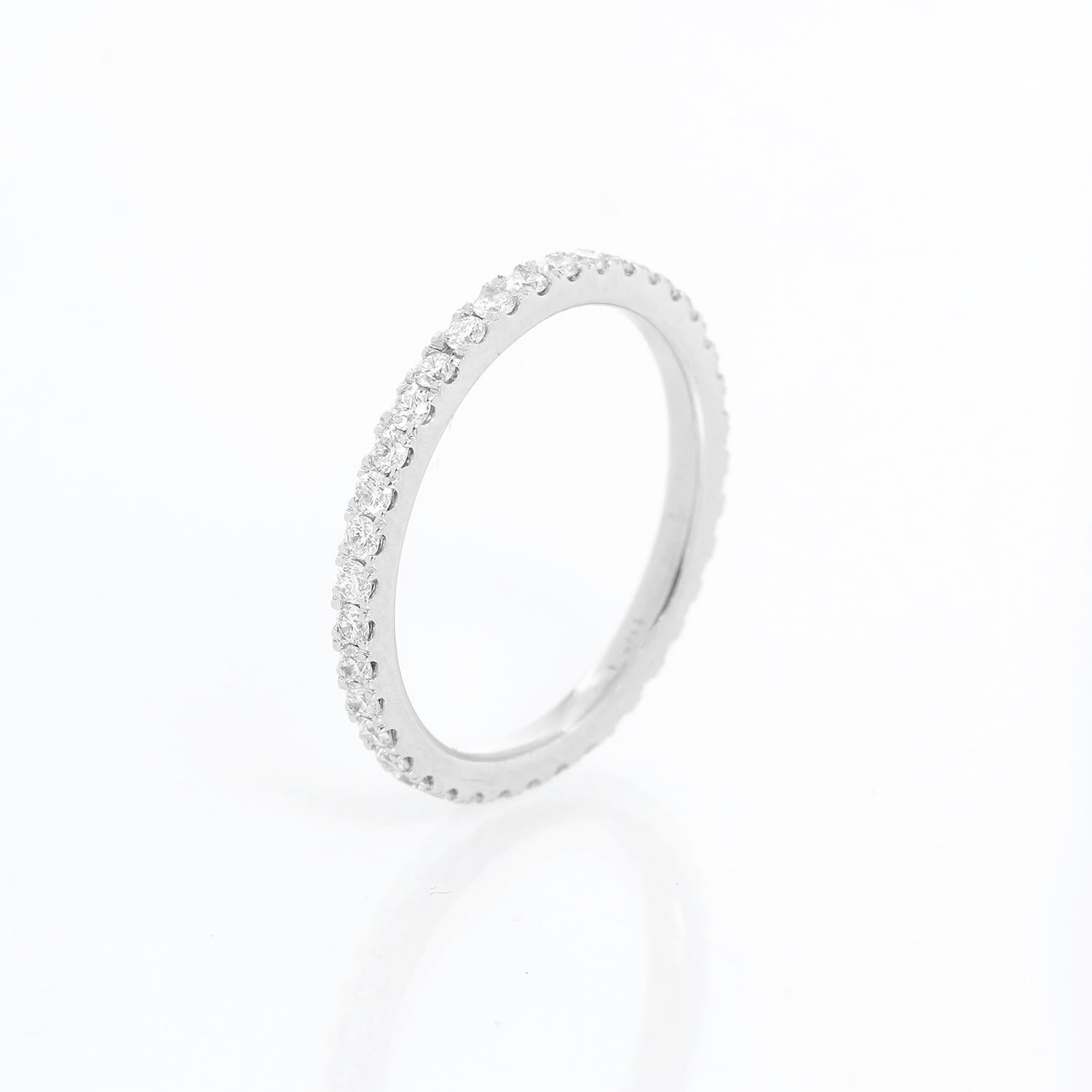 Women's 18k White Gold Pave Diamond Band Approx 1 Carat For Sale