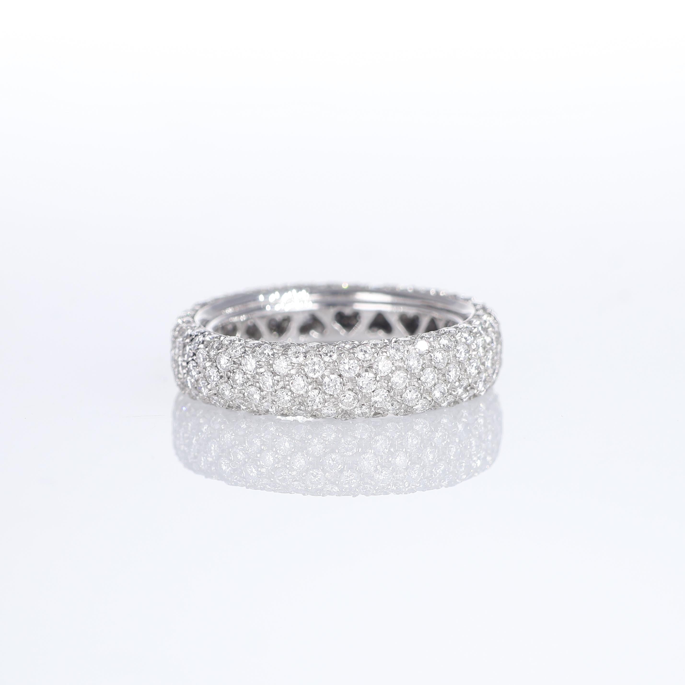 IMPORTANT NOTE:
✔ No additional costs will be added to this order.
✔ Shipping and customs duties are fully covered by us.
--------------------
A refined 18K white gold band adorned with a stunning pave of brilliant-cut diamonds totaling 1.88 carats.