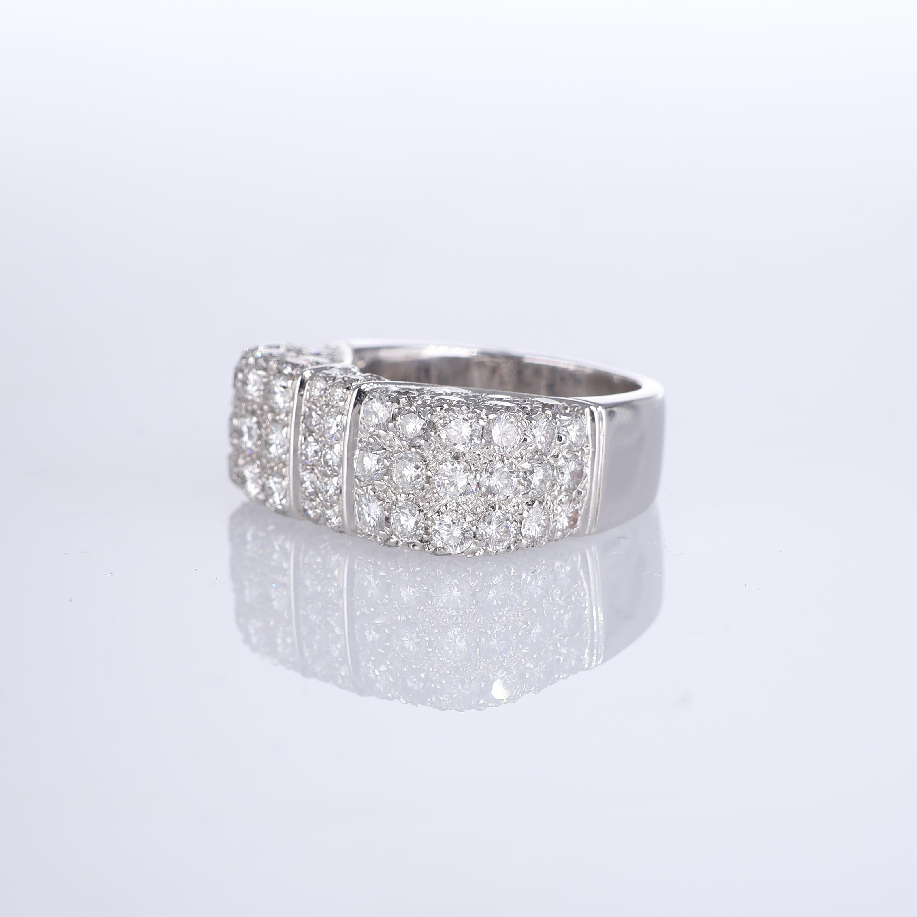 18K White Gold Pavé Diamond Band In New Condition For Sale In Bergamo, BG