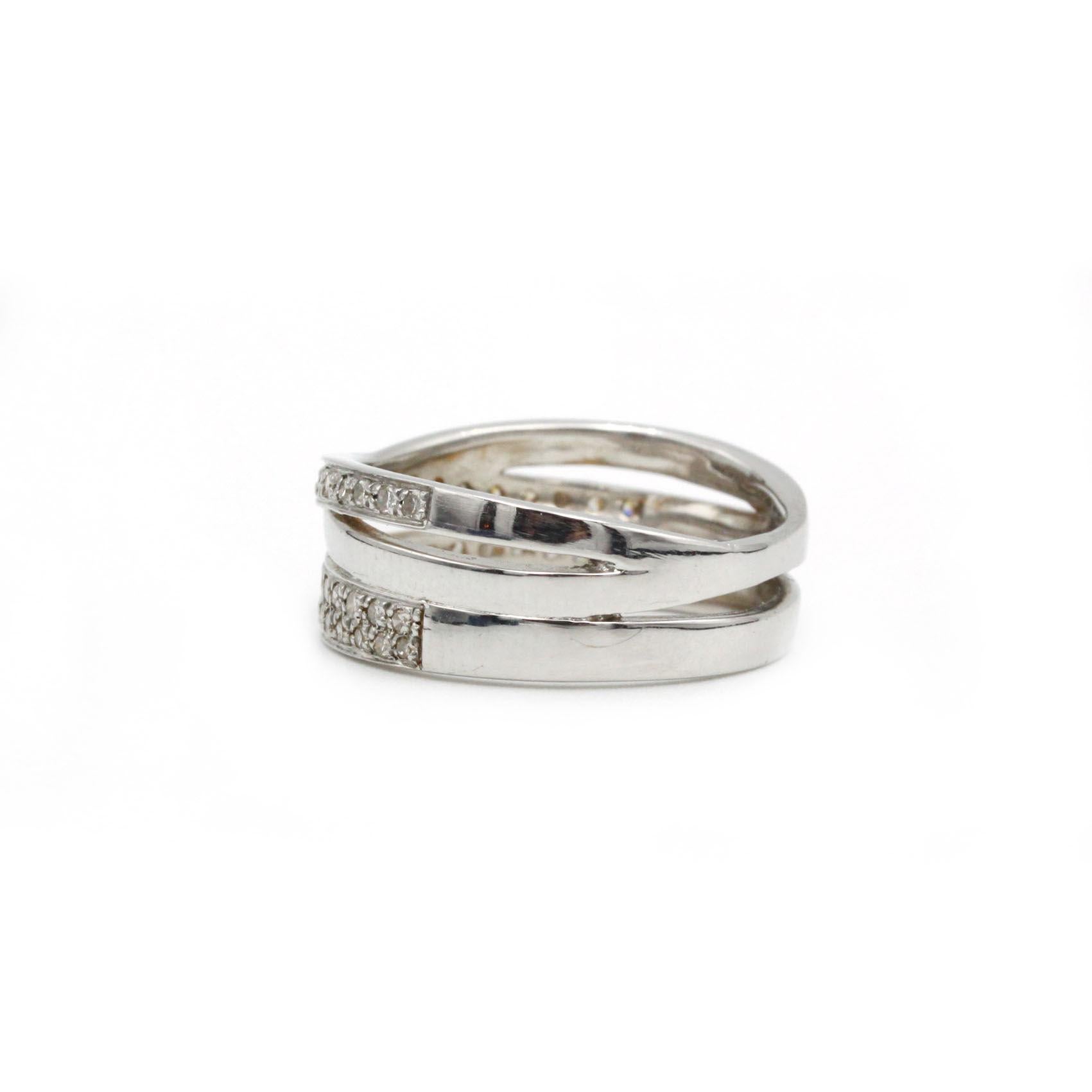 18K Weißgold Pavé Diamant Crossover Ring (Rundschliff) im Angebot