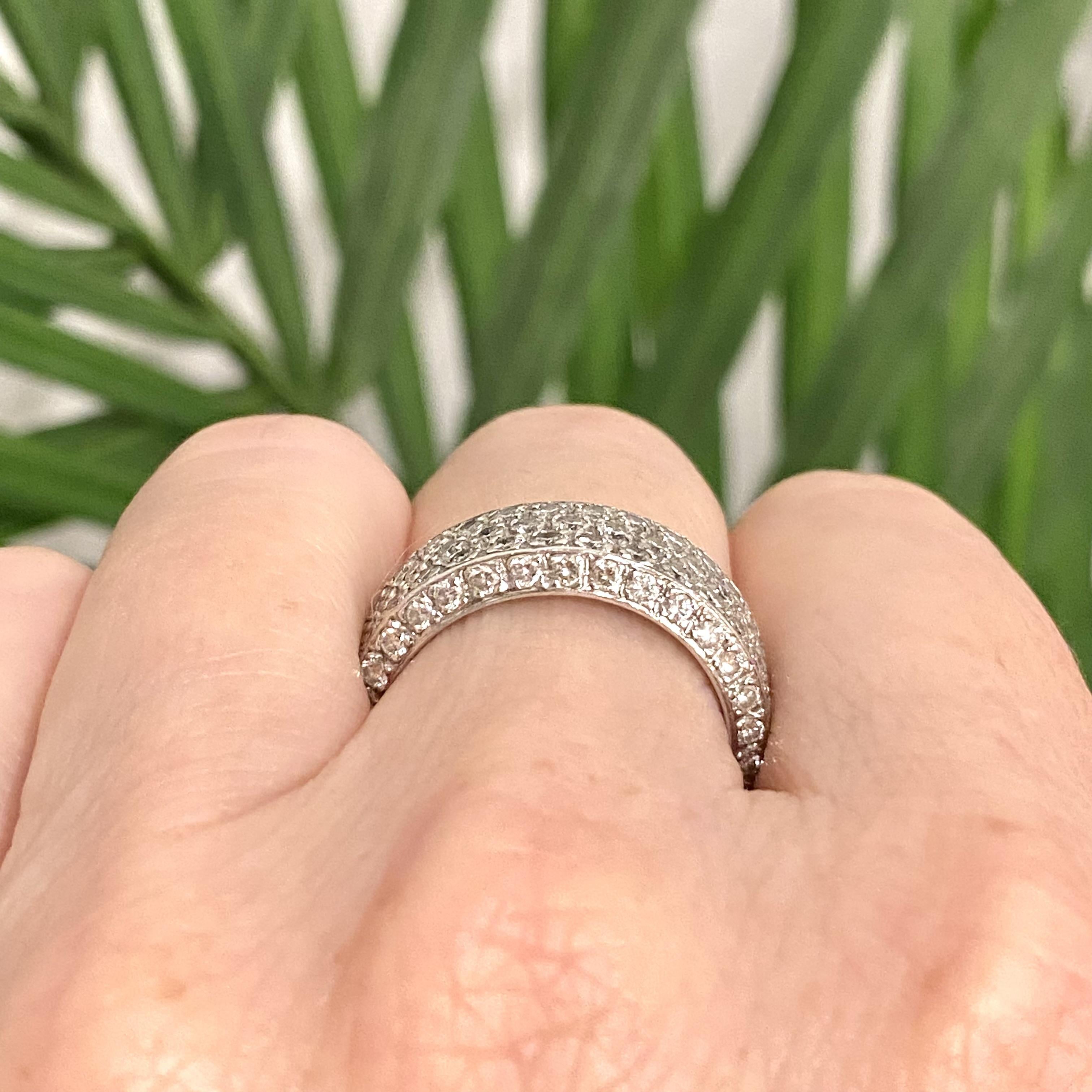 18K White Gold Pave Diamond Eternity Band Ring In Good Condition For Sale In Henderson, NV