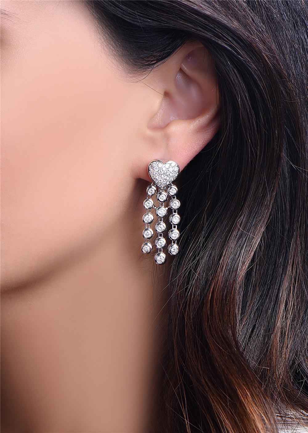 Round Cut 18 Karat White Gold Pave Diamond Heart Dangle Chandelier Earrings For Sale