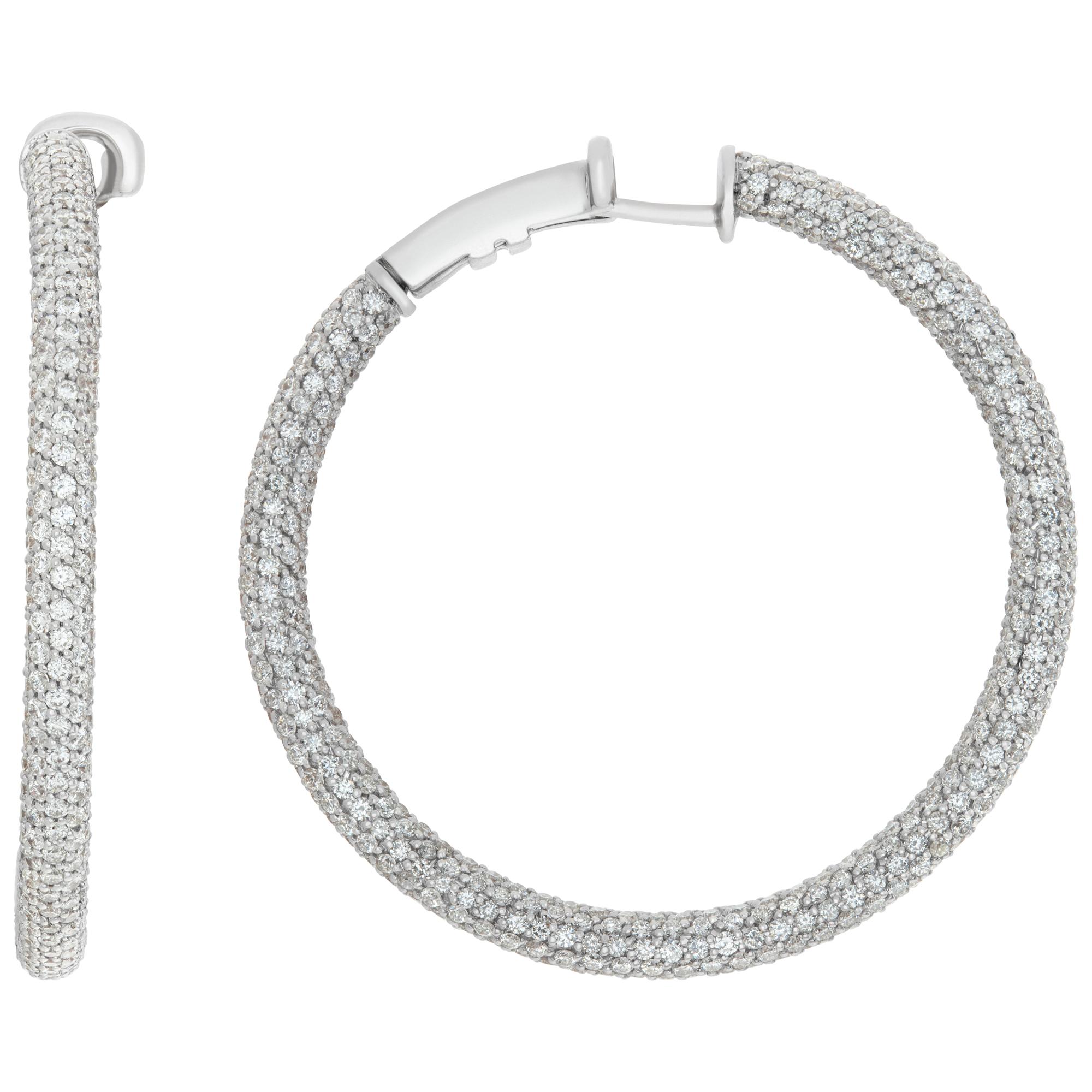 18k White Gold Pave Diamond Hoop Earrings In Excellent Condition For Sale In Surfside, FL
