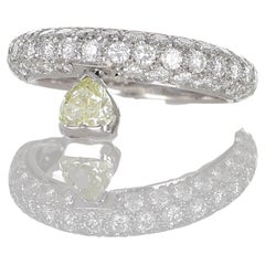 Pavé-Diamantring aus 18 Karat Weißgold mit gelbem Diamant im Herzschliff