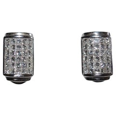 Pendientes de clip de oro blanco de 18 quilates con diamantes pavé