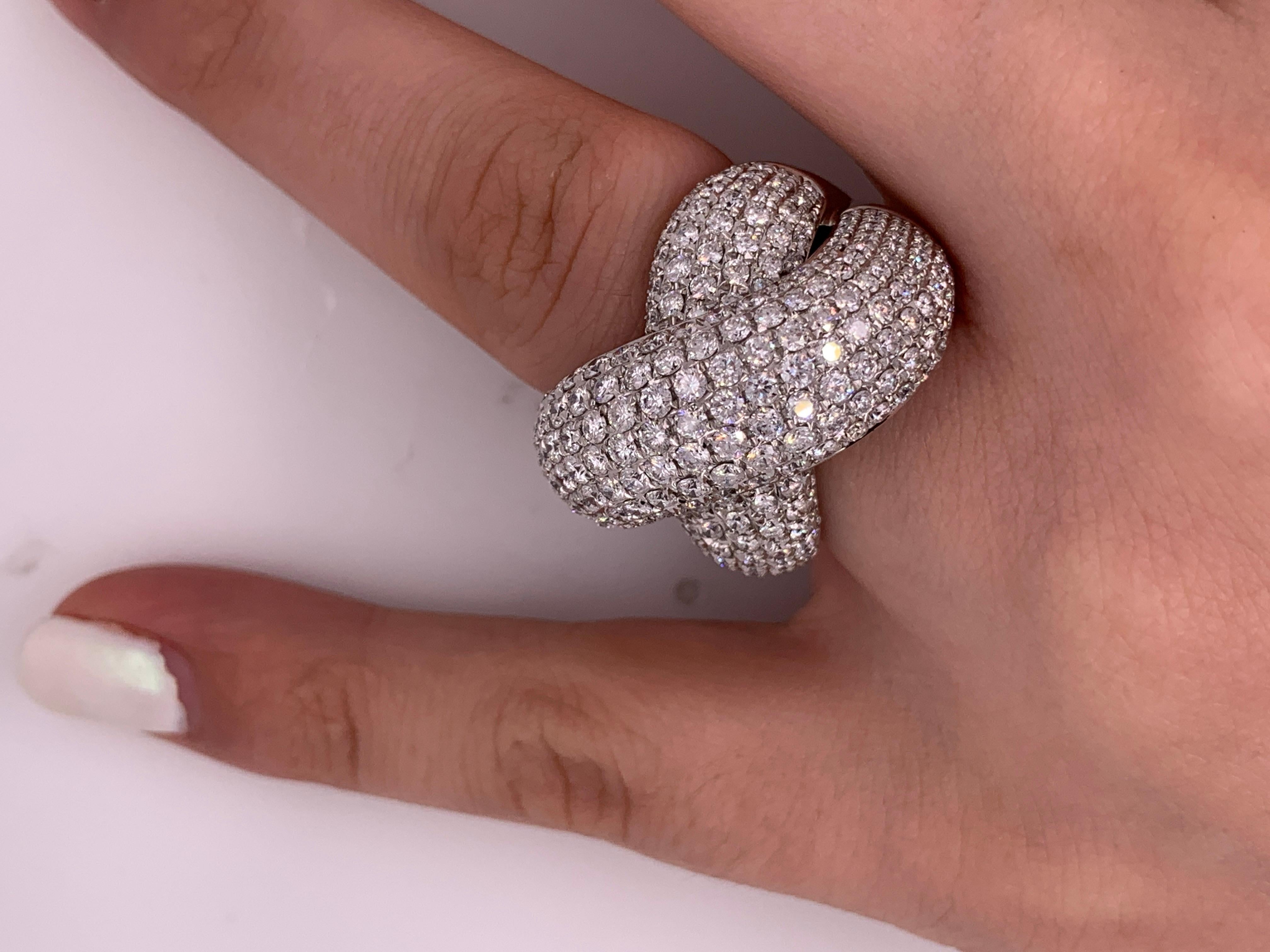 18 Karat Weißgold Pavé-Kuppel-Diamant-Ringe im Zustand „Neu“ im Angebot in New York, NY