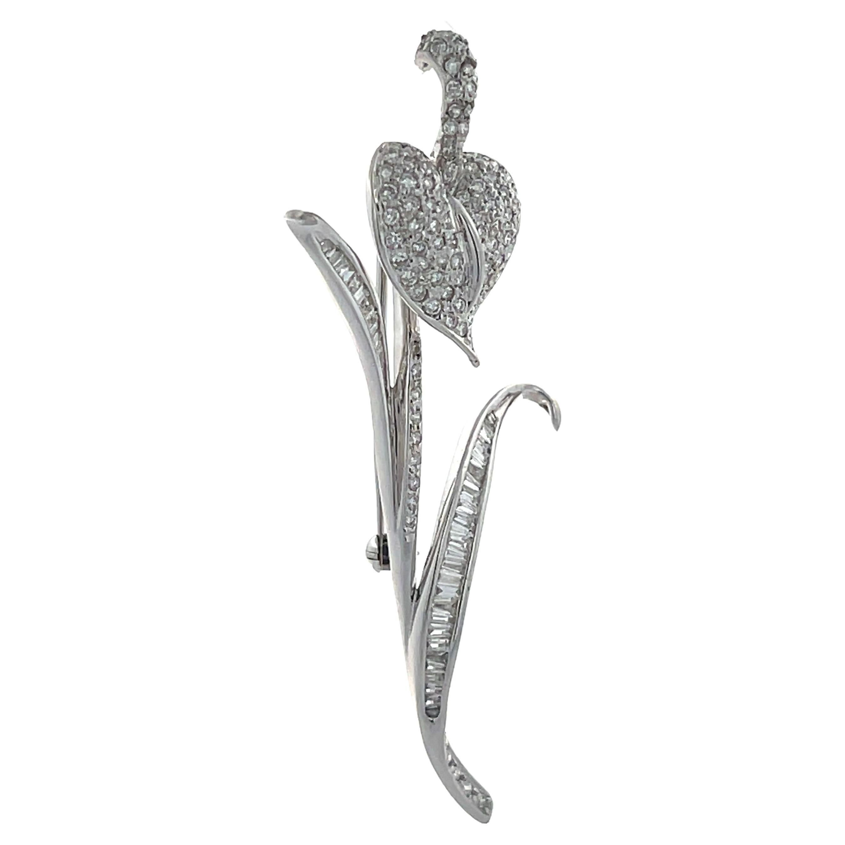 18K White Gold Pave Heart and Baguette Diamond Brooch  In New Condition For Sale In Los Angeles, CA