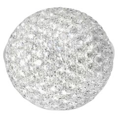 Anillo de diseño «Odelia» con forma de cúpula, de oro blanco de 18 quilates y pavé de diamantes