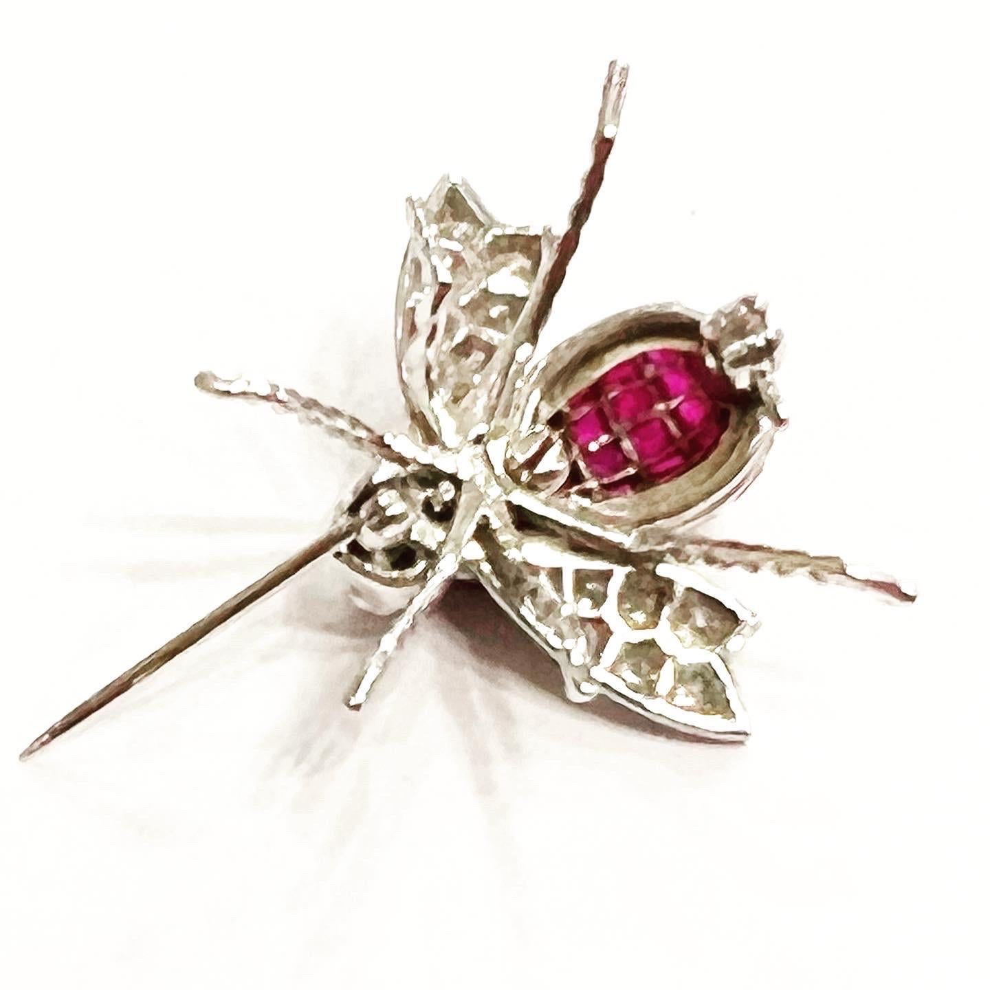  18k White Gold, Pavé Setting Ruby Diamond Fly Bee Brooch For Sale 1