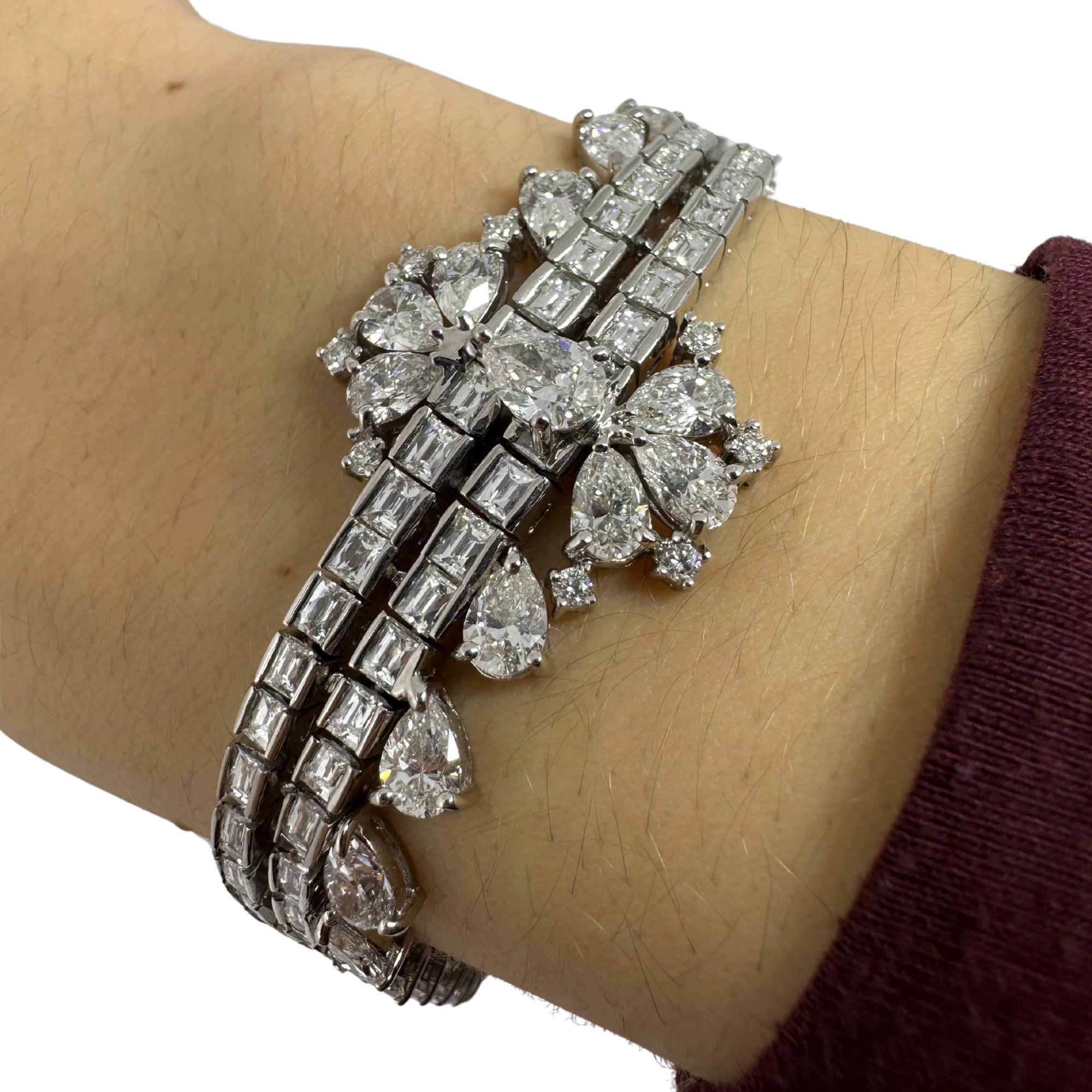 Bracciale in oro bianco 18 carati con diamanti taglio pera e baguette In condizioni buone in vendita a New York, NY