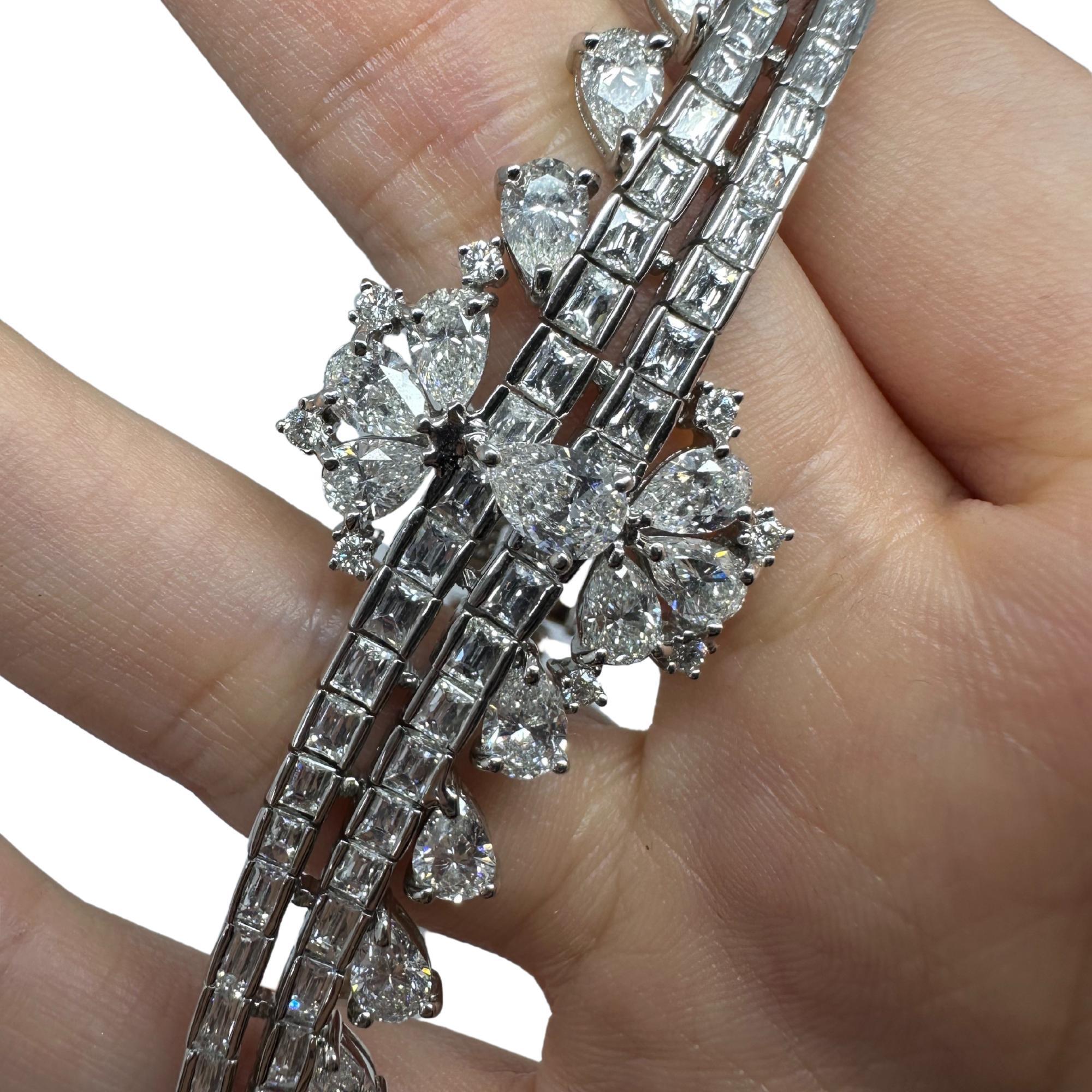 Bracciale in oro bianco 18 carati con diamanti taglio pera e baguette in vendita 4