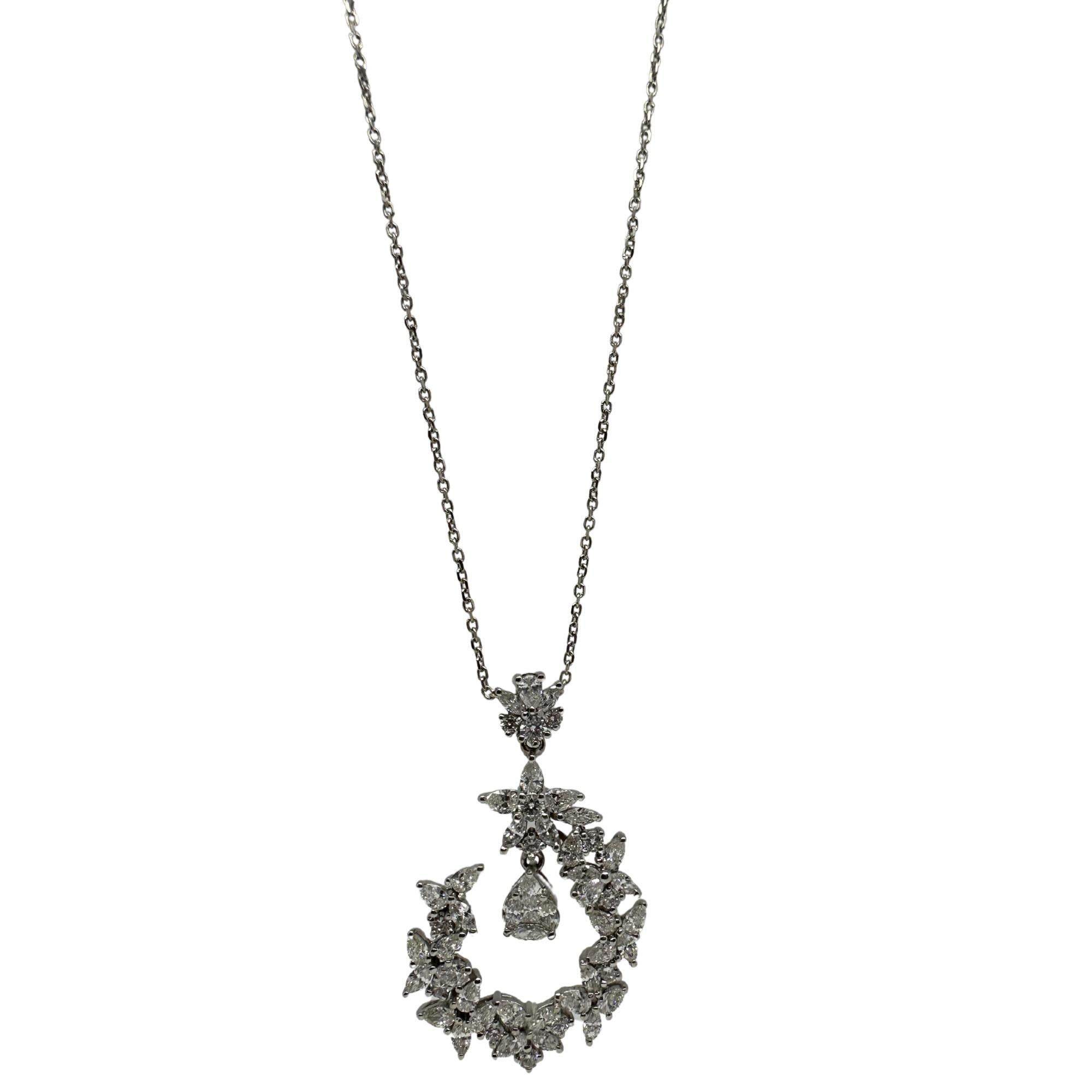 18K White Gold Pear and Marquise Cut Diamond Pendant Necklace In Good Condition For Sale In New York, NY
