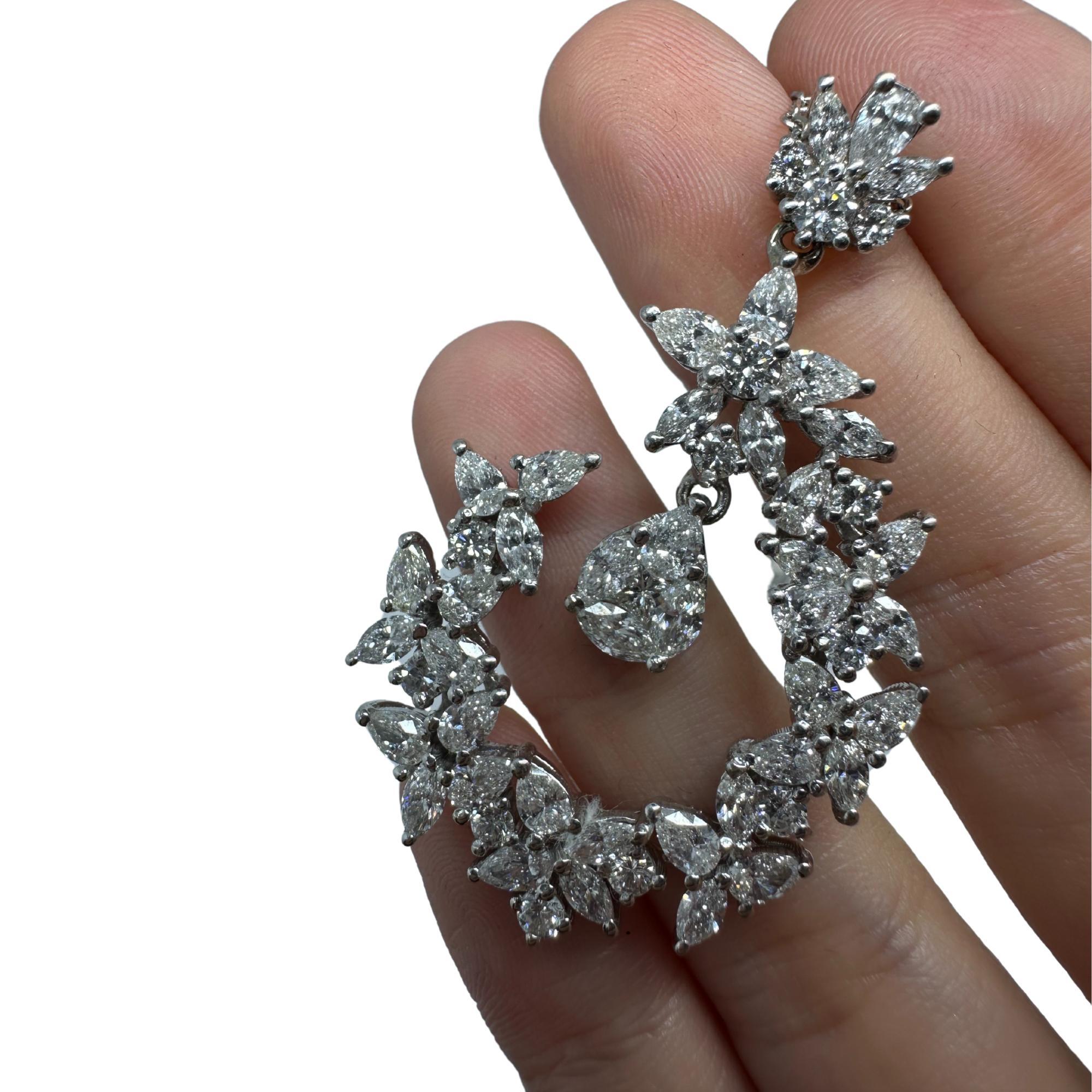 18K White Gold Pear and Marquise Cut Diamond Pendant Necklace For Sale 5