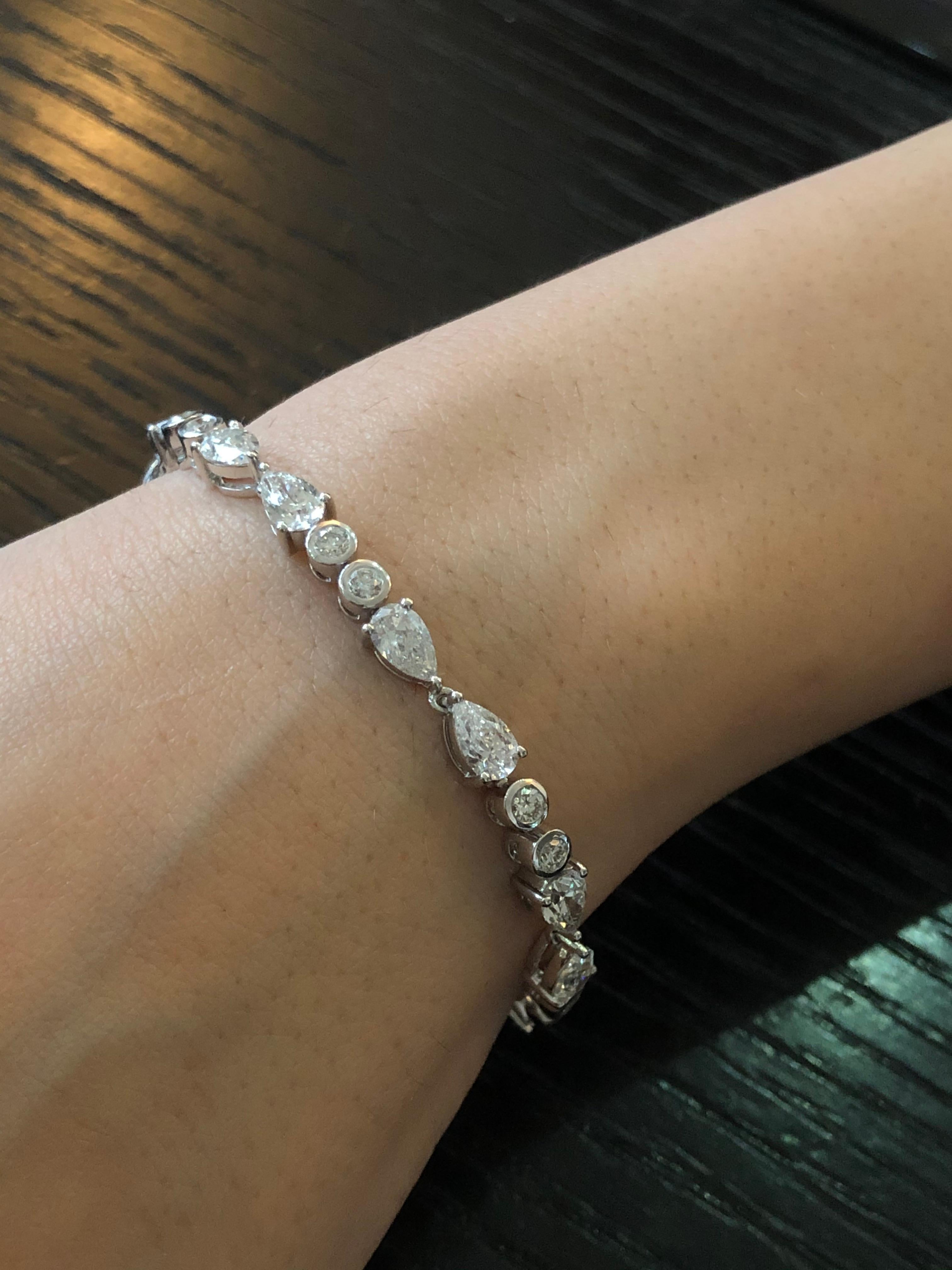 Diamond: 7.07 carats
Gold: 13.596 grams 18k
Colour: GH
Clarity: SI1
Note: This piece can be altered according to the wrist size 
Aways have a dazzling surprise up your sleeve with this stunning diamond bracelet 
item code: DBR-D@C