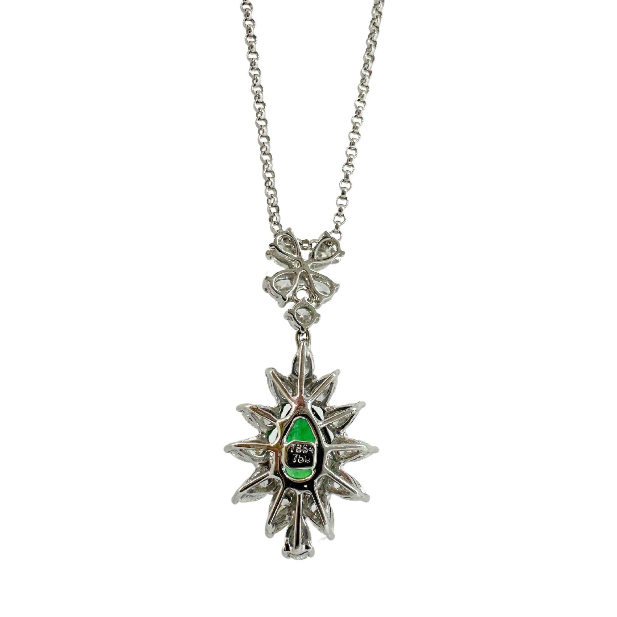 Collana con diamanti e smeraldi taglio pera in oro bianco 18K in vendita 3