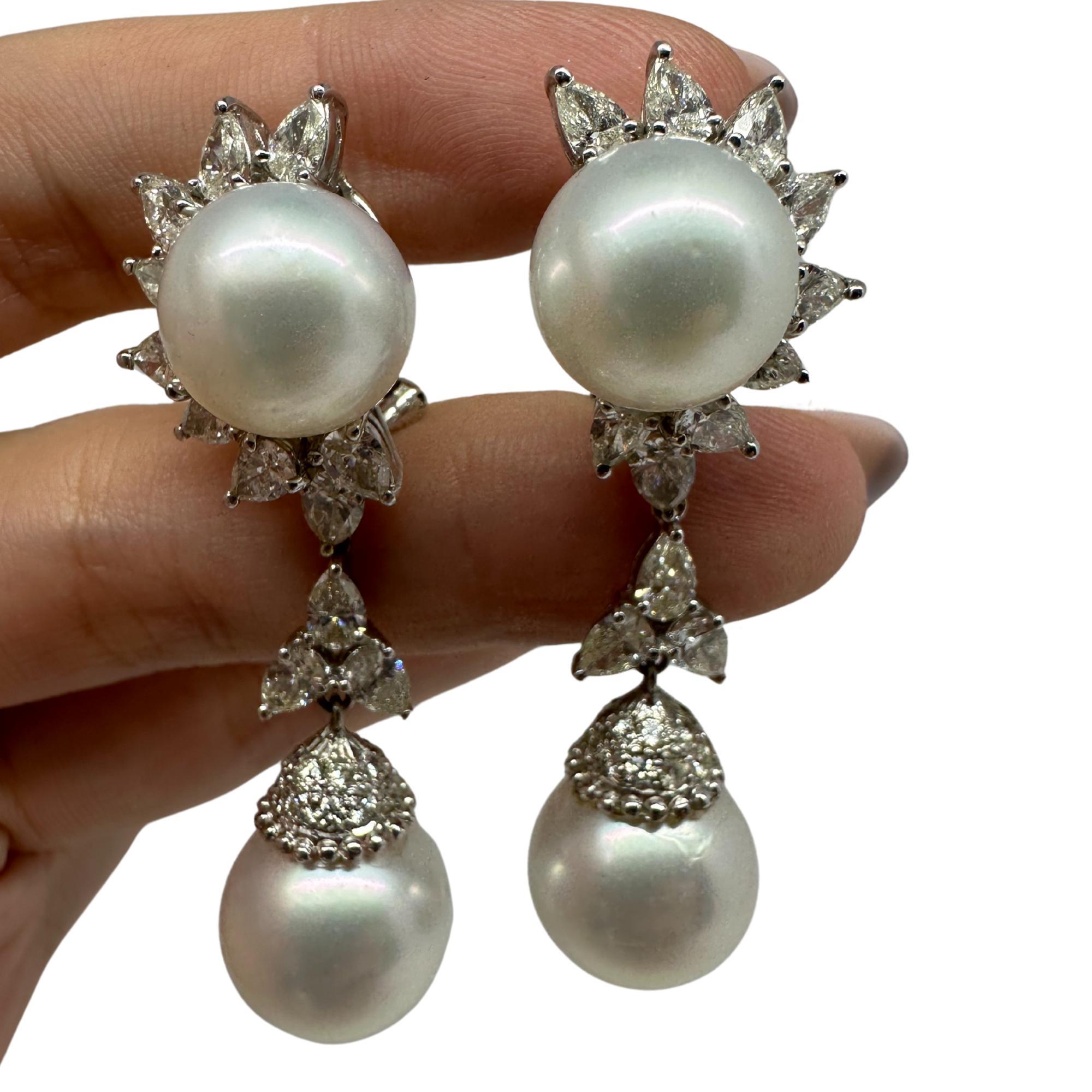 Boucles d'oreilles pendantes en or blanc 18 carats, diamant taille poire et perle en forme de soleil en vente 2
