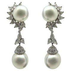 Pendientes de oro blanco de 18 quilates con diamante talla pera y perla Sunburst